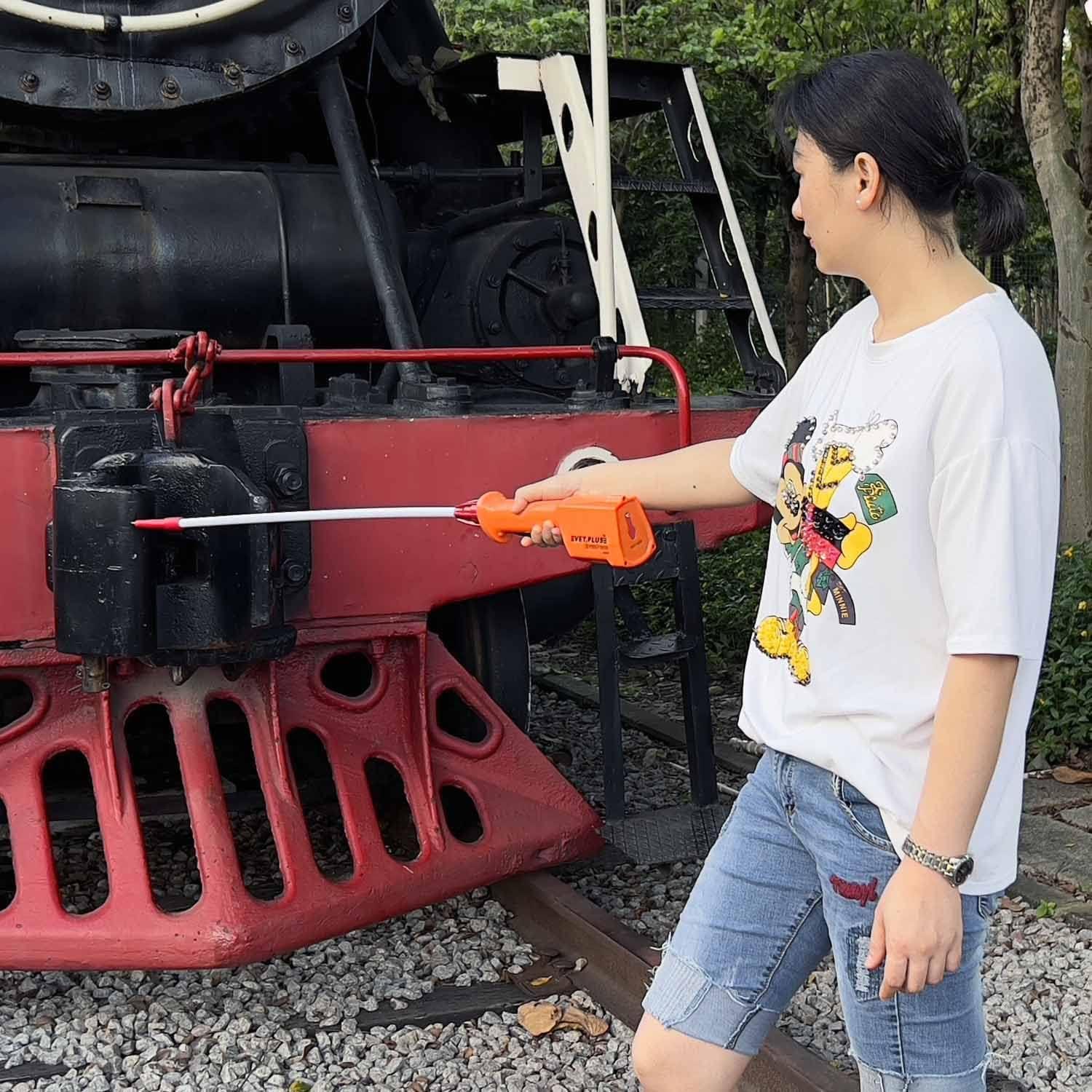 Our Review: Rechargeable Livestock Prod Keeps Animals in Line