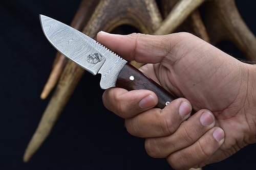 Ultimate Review of the Knives Ranch Damascus Steel Finger Groove Knife - Image 7